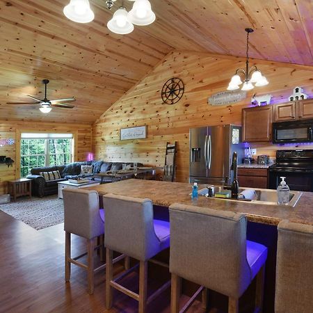 Enchanted Forest Cabin And Teepee! Lights & Laser Show! Private Hot Tub! Unique Stay! Sevierville Esterno foto