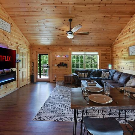 Enchanted Forest Cabin And Teepee! Lights & Laser Show! Private Hot Tub! Unique Stay! Sevierville Esterno foto