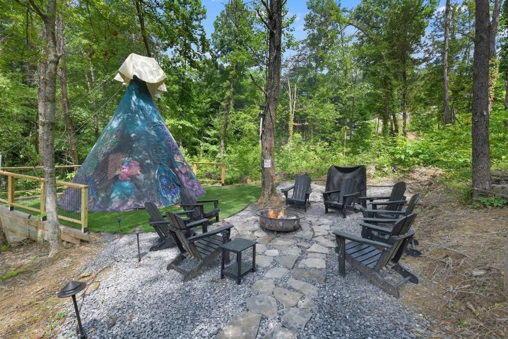 Enchanted Forest Cabin And Teepee! Lights & Laser Show! Private Hot Tub! Unique Stay! Sevierville Esterno foto
