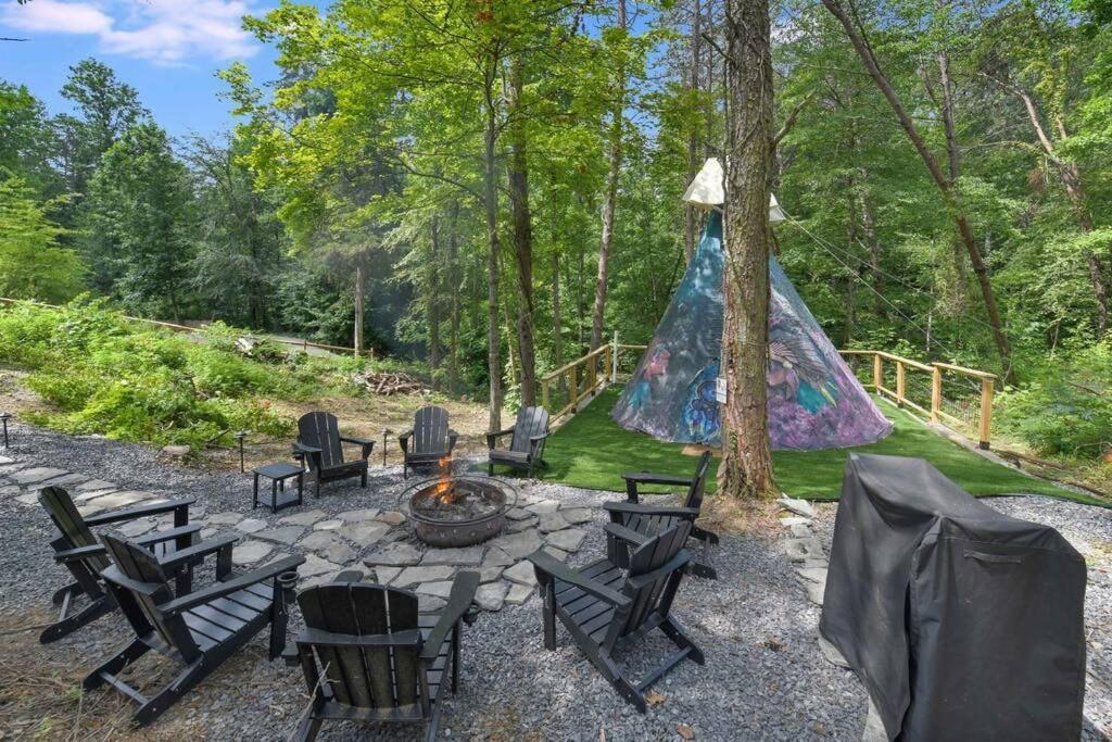 Enchanted Forest Cabin And Teepee! Lights & Laser Show! Private Hot Tub! Unique Stay! Sevierville Esterno foto