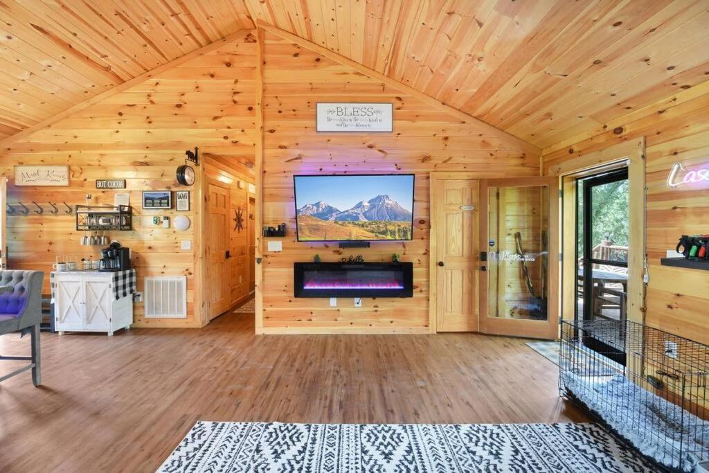 Enchanted Forest Cabin And Teepee! Lights & Laser Show! Private Hot Tub! Unique Stay! Sevierville Esterno foto