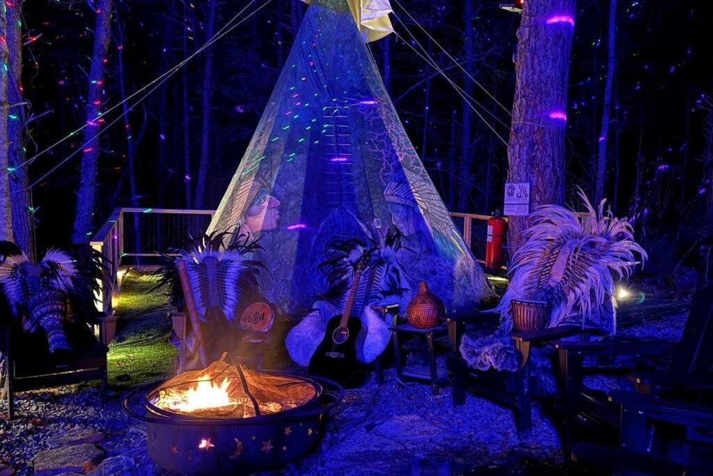 Enchanted Forest Cabin And Teepee! Lights & Laser Show! Private Hot Tub! Unique Stay! Sevierville Esterno foto