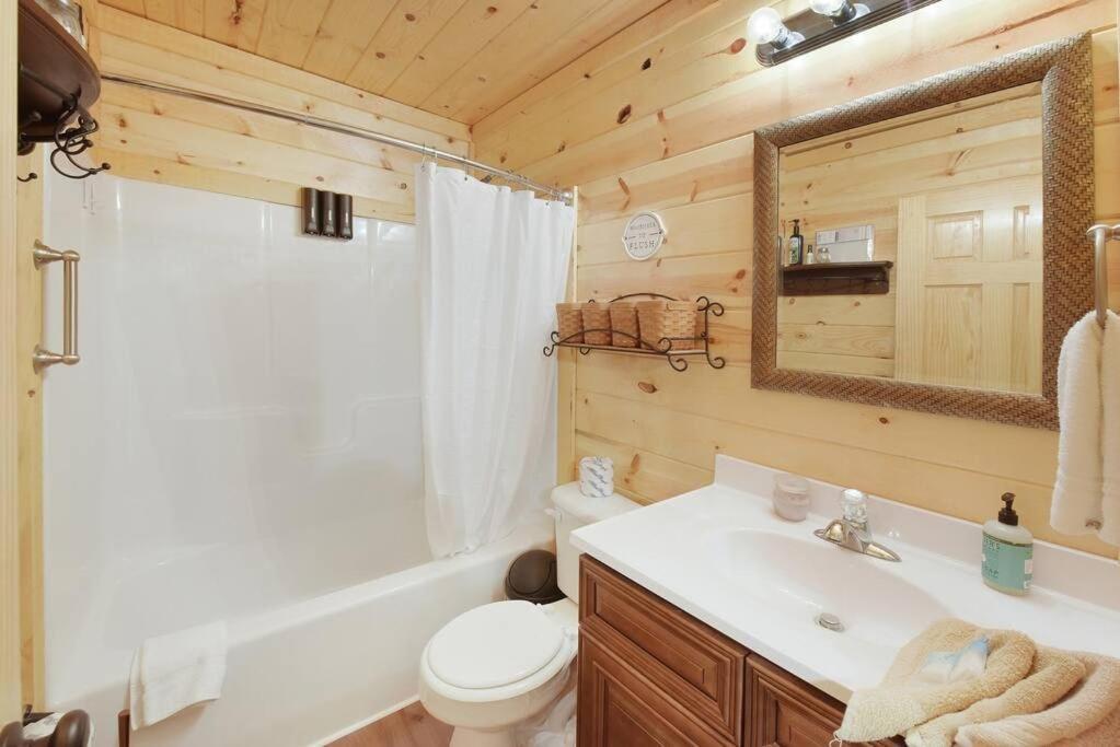 Enchanted Forest Cabin And Teepee! Lights & Laser Show! Private Hot Tub! Unique Stay! Sevierville Esterno foto
