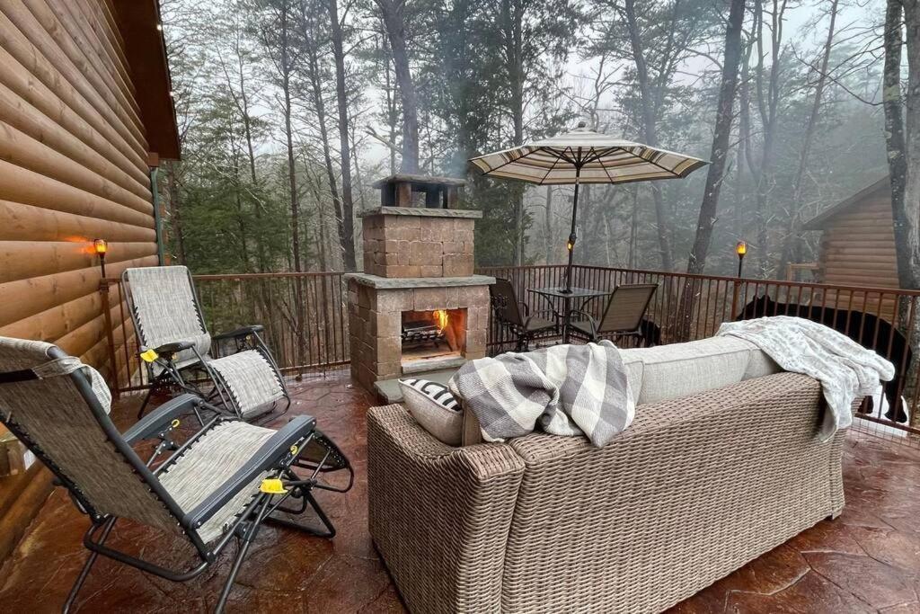 Enchanted Forest Cabin And Teepee! Lights & Laser Show! Private Hot Tub! Unique Stay! Sevierville Esterno foto