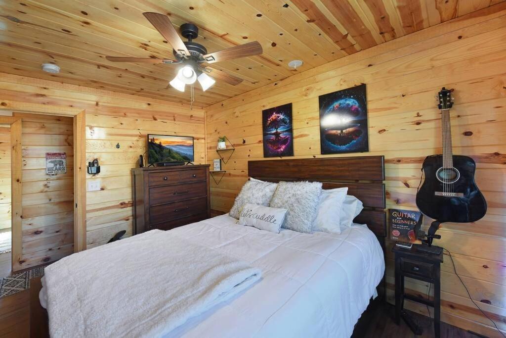 Enchanted Forest Cabin And Teepee! Lights & Laser Show! Private Hot Tub! Unique Stay! Sevierville Esterno foto