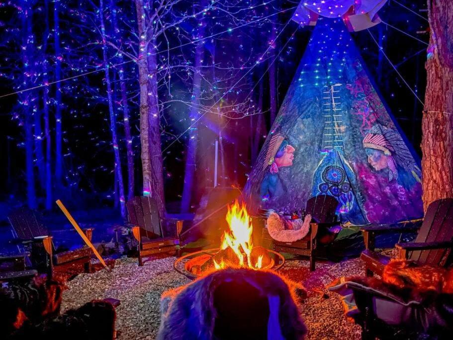 Enchanted Forest Cabin And Teepee! Lights & Laser Show! Private Hot Tub! Unique Stay! Sevierville Esterno foto