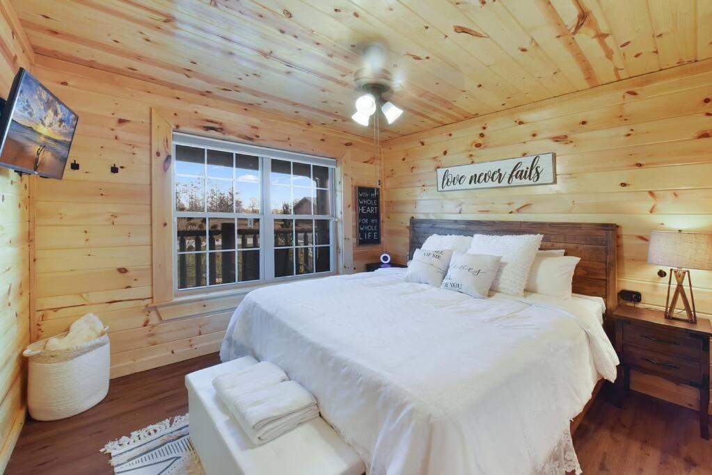Enchanted Forest Cabin And Teepee! Lights & Laser Show! Private Hot Tub! Unique Stay! Sevierville Esterno foto