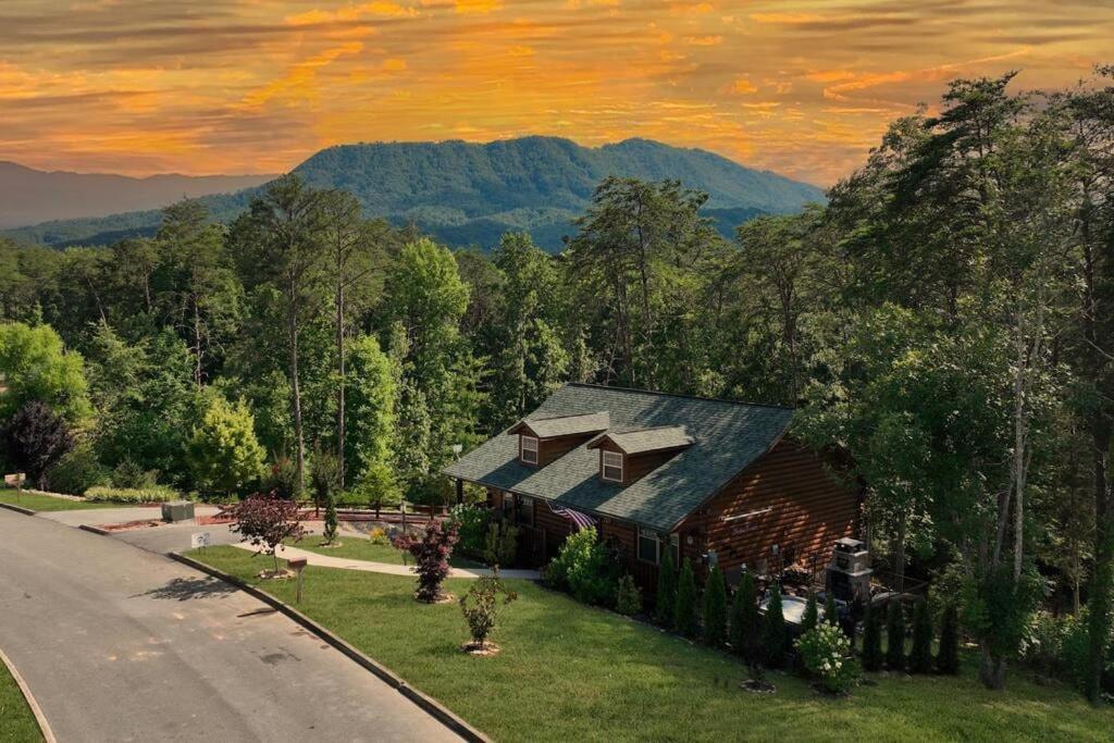 Enchanted Forest Cabin And Teepee! Lights & Laser Show! Private Hot Tub! Unique Stay! Sevierville Esterno foto